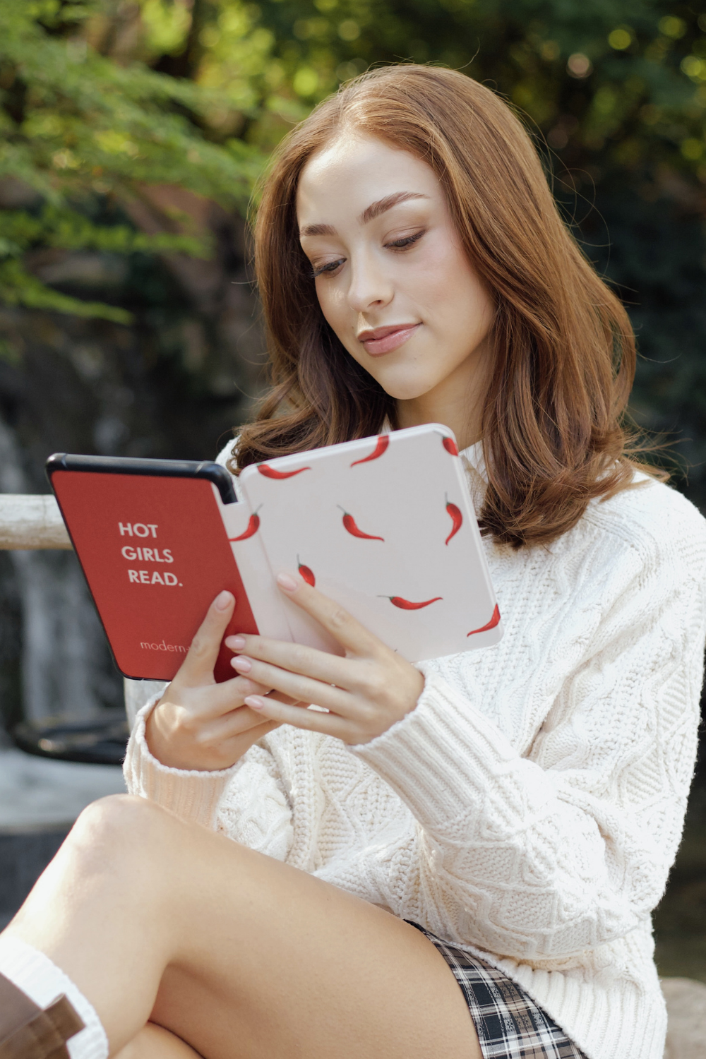 'Hot Girls Read' Kindle Case