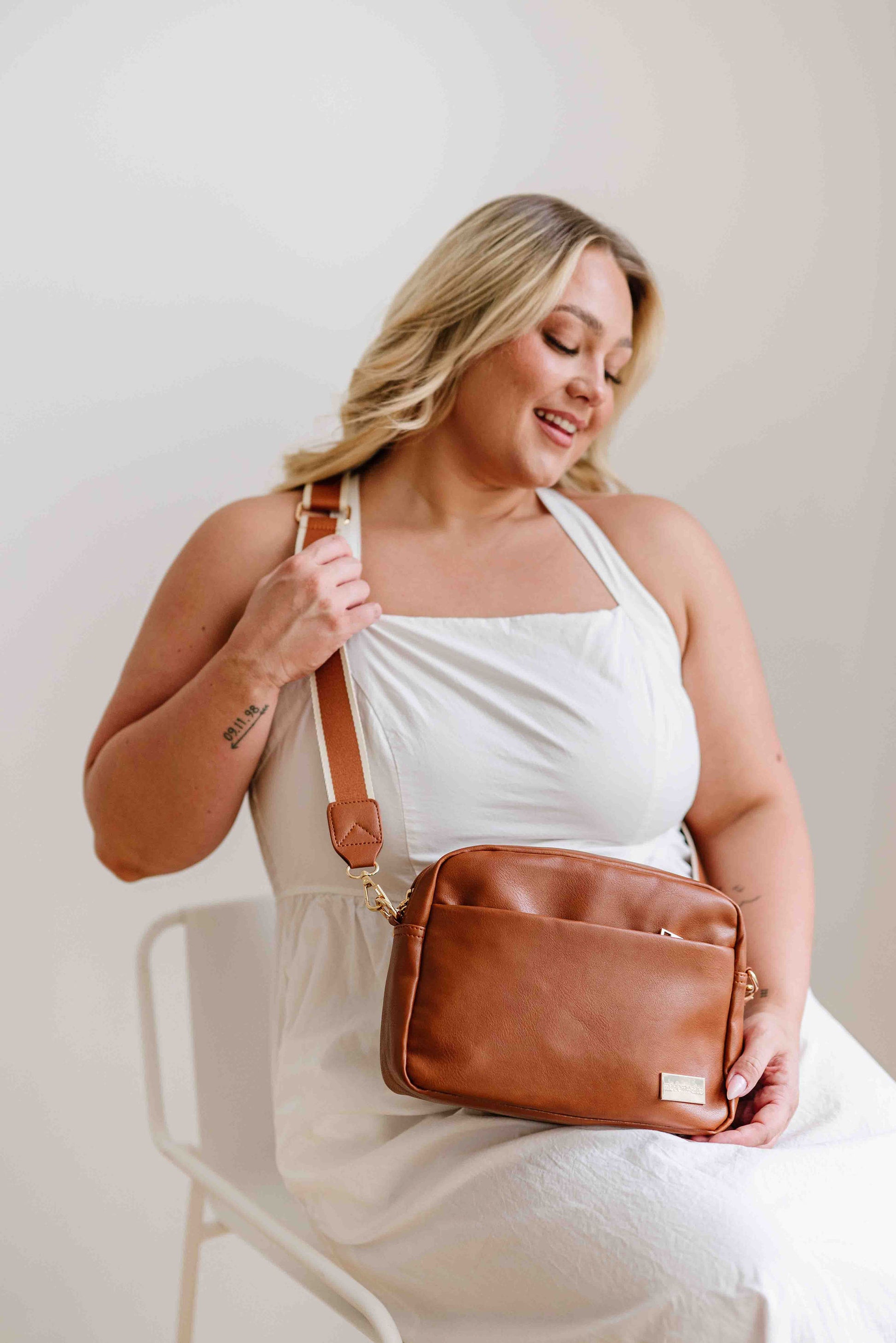 chic travel crossbody bag Modern+Chic Alice Crossbody Bag: Vegan Leather Bag, Key Leash & Wallet Coffee