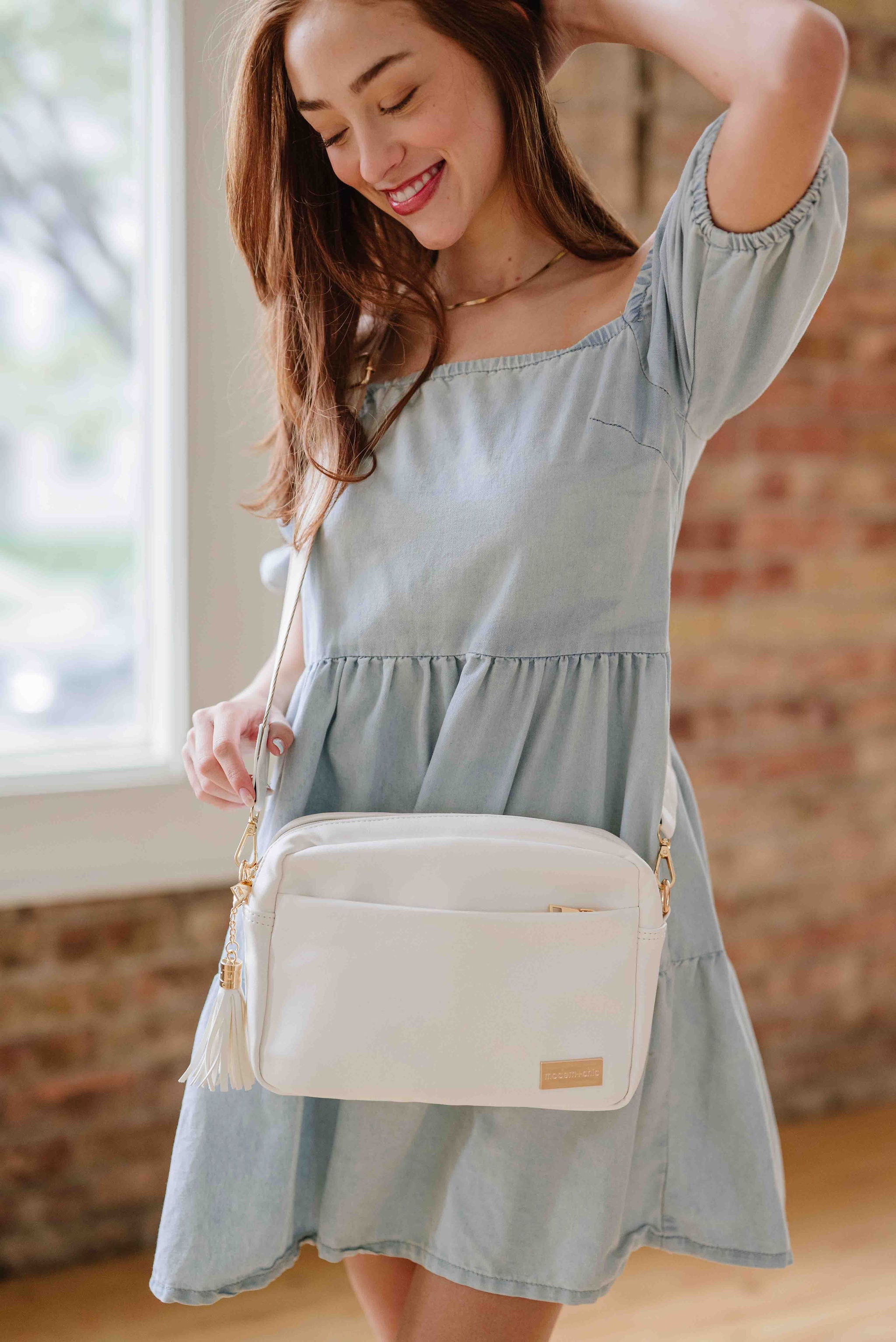Modern+Chic Alice Crossbody Bag: Vegan Leather Bag, Key Leash