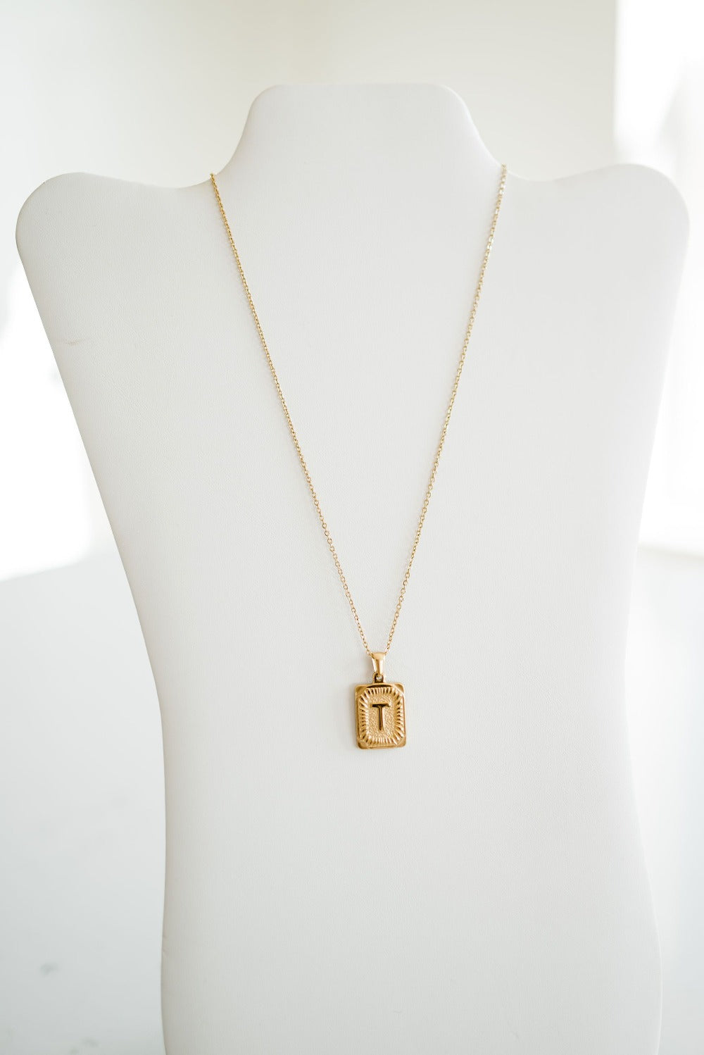 selena initial pendant necklace