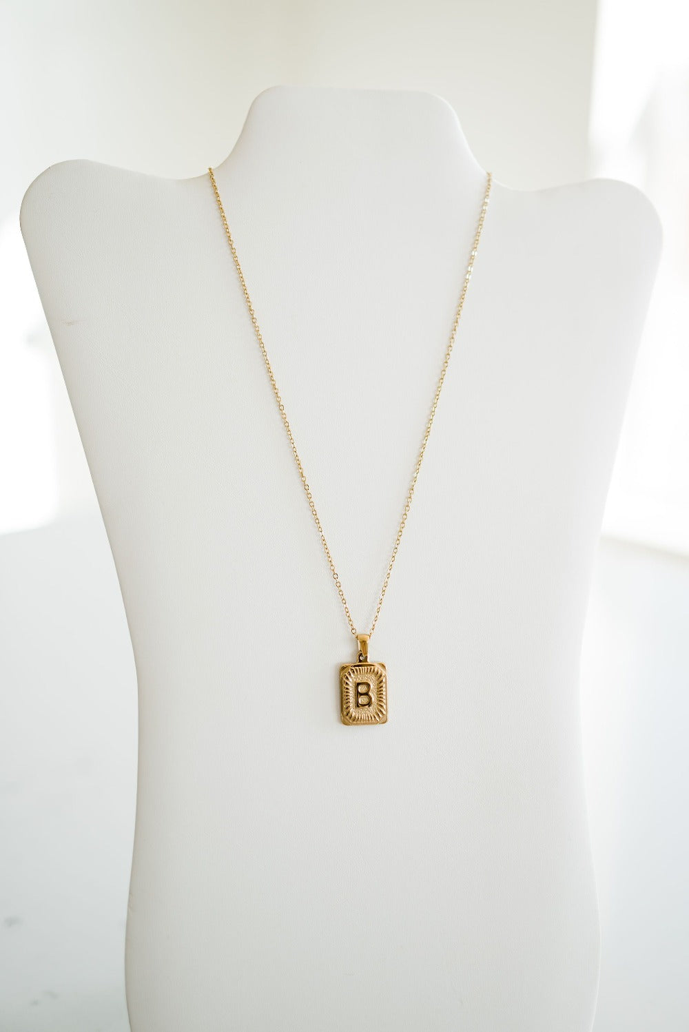 selena initial pendant necklace