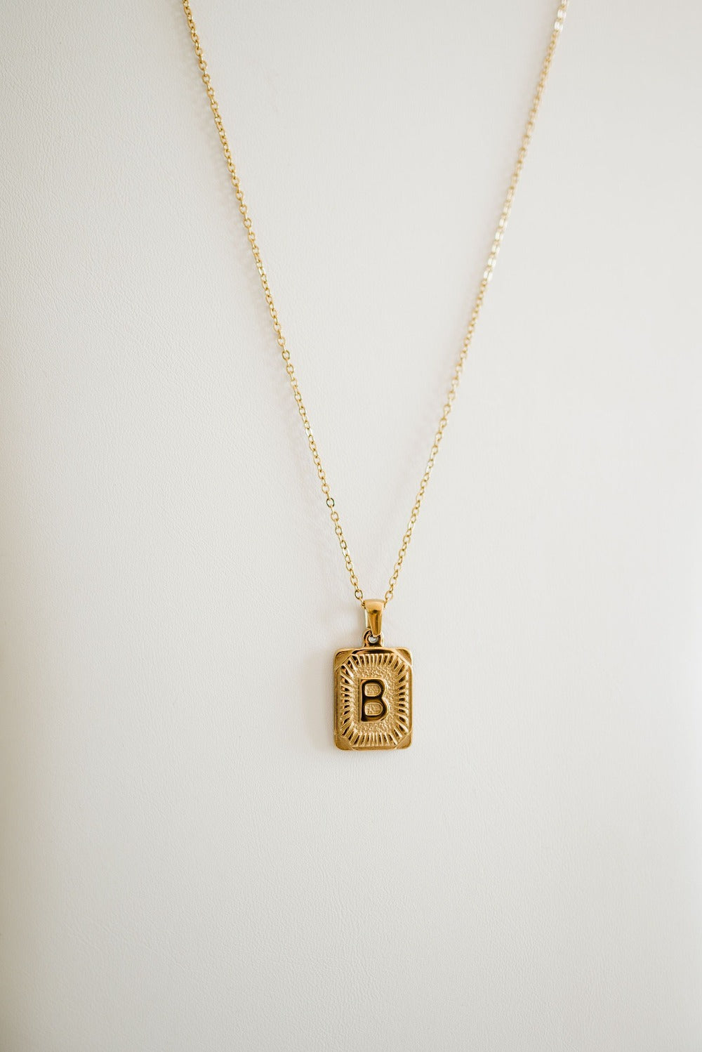 selena initial pendant necklace