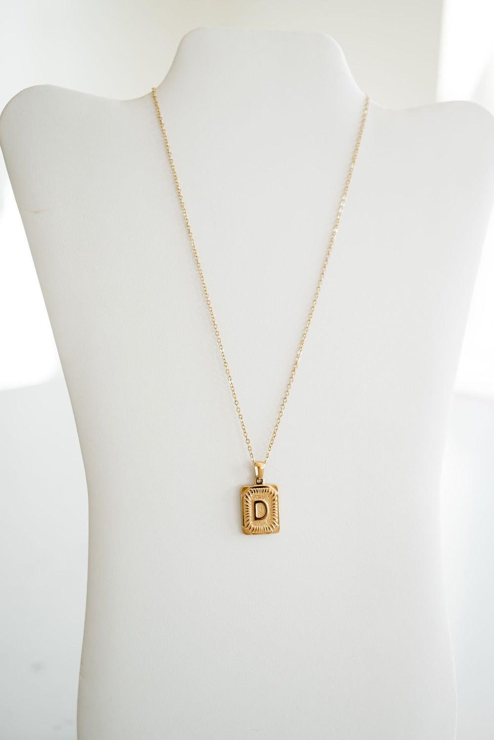selena initial pendant necklace
