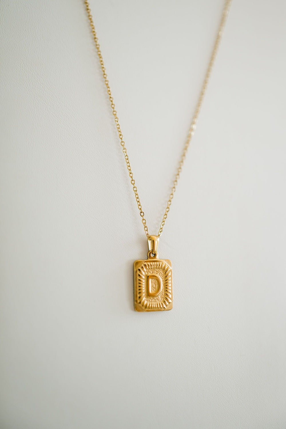 selena initial pendant necklace