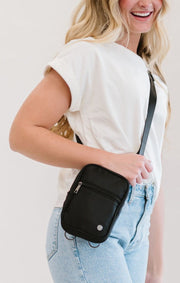 Woman wearing a black crossbody bag.