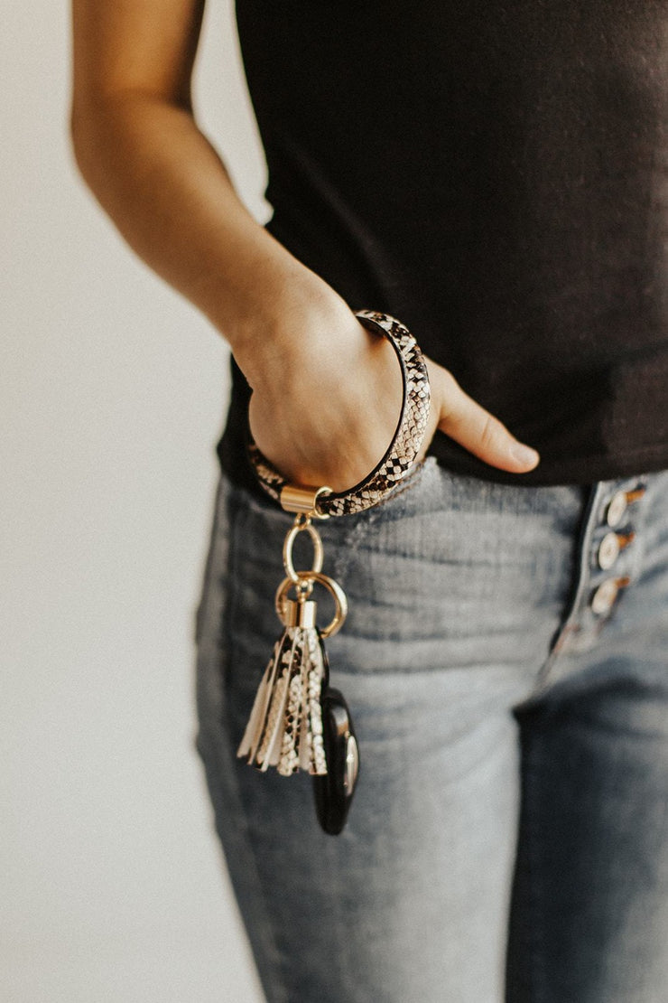 Beurlike Keychain Bracelet with Credit Card Holder for Women