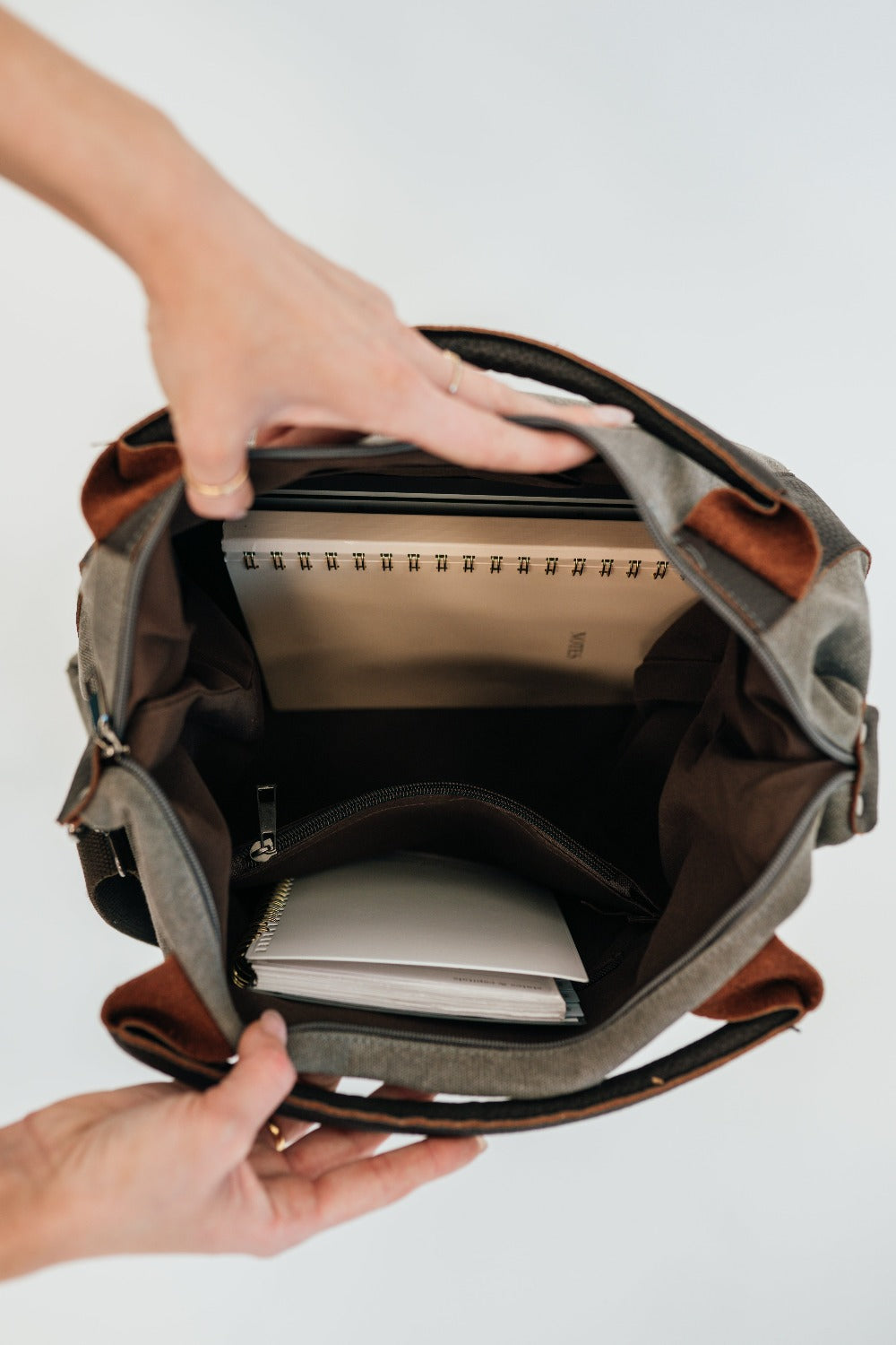 kinsley canvas bag - final sale – modern+chic